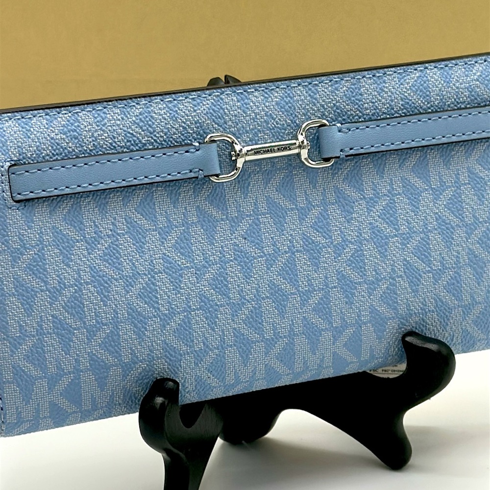 MICHAEL KORS
Carson Large Signature Logo Wallet LIGHT SKY - Picture 5 of 10
